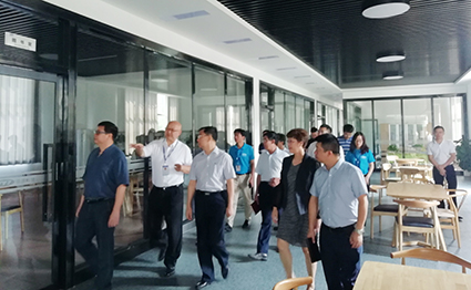 贛州市六大攻堅辦負責人劉建萍等領導一行臨江西憶源多媒體科技有限公司調研數字經濟發展情況