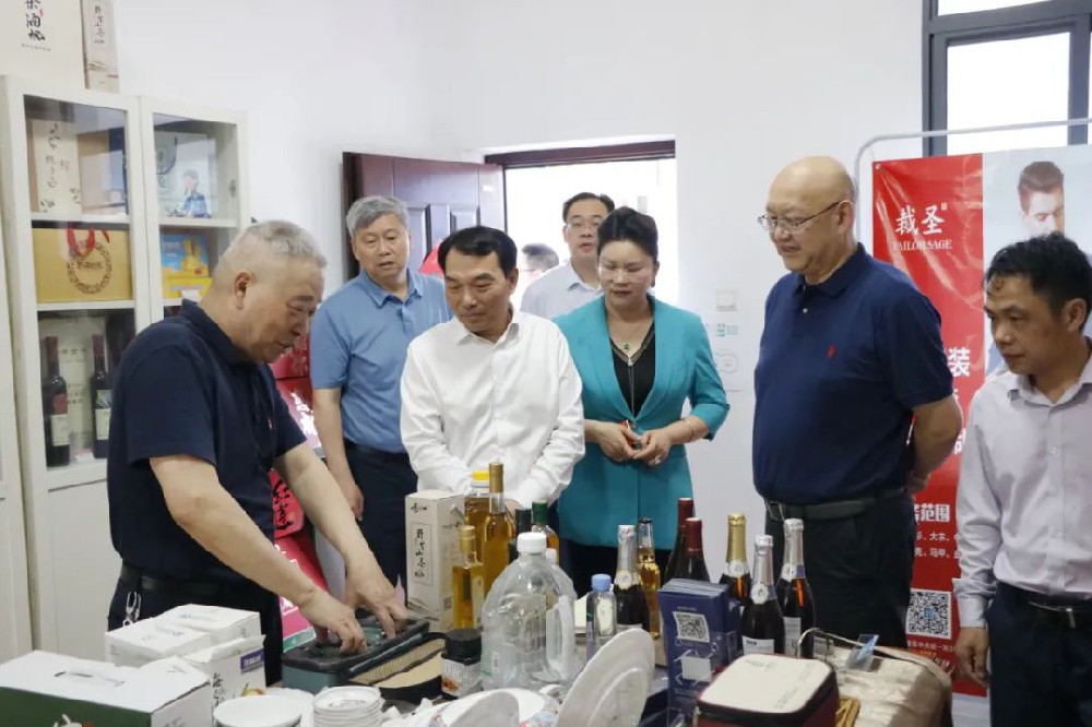 贛州市委副書記熊運浪一行到市贛商聯合會調研指導