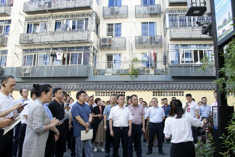 江西省保障性安居工程建設工作現場推進會領導一行蒞臨紅杉里街區和贛坊雙創社區現場觀摩
